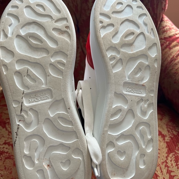 Alexander McQueen Men’s Oversized Sneaker in Black/White/Red - Picture 5 of 5